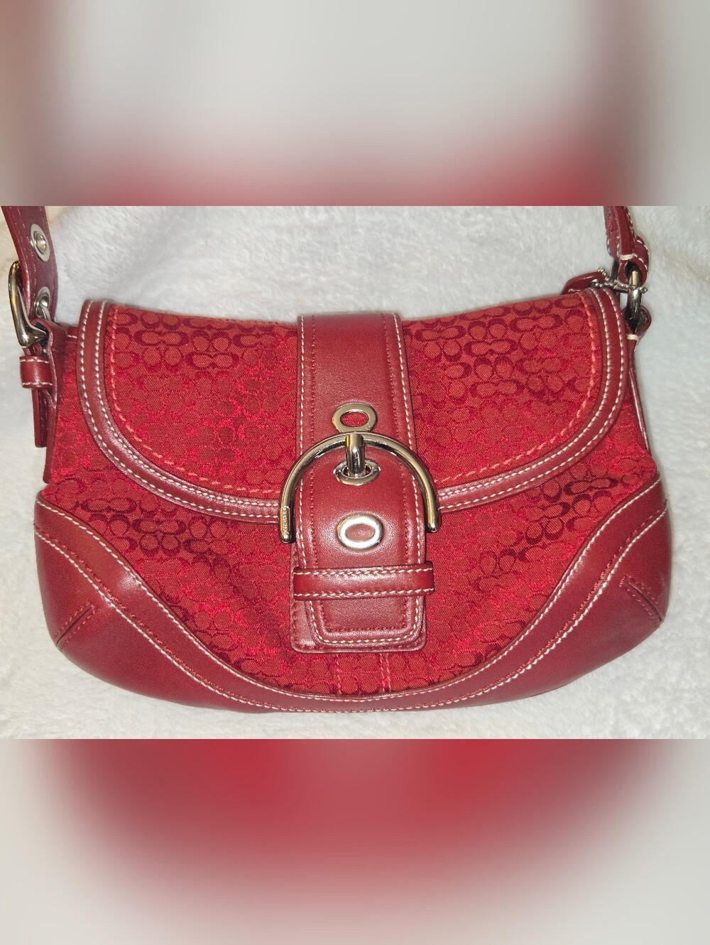 ✨️Coach Red Women's Shoulder Bag with Buckle Accent - Picture 4 of 9